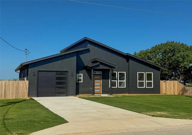 Photo 2 of Single family home for sale at 501 N Cleburne Whitney Rd, Rio Vista, TX 76093 | MLS# 21324067 | Listing updated on 2026-07-09