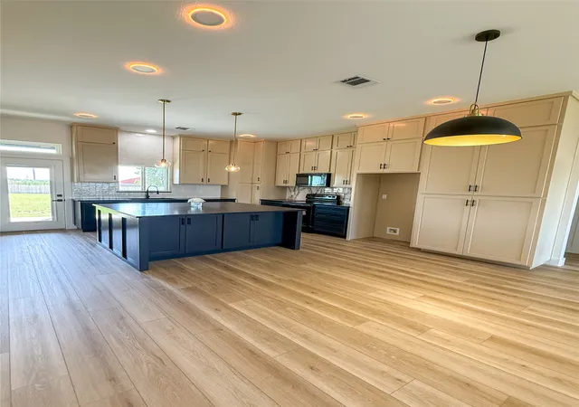 Photo 3 of Single family home for sale at 501 N Cleburne Whitney Rd, Rio Vista, TX 76093 | MLS# 21324067 | Listing updated on 2026-07-09