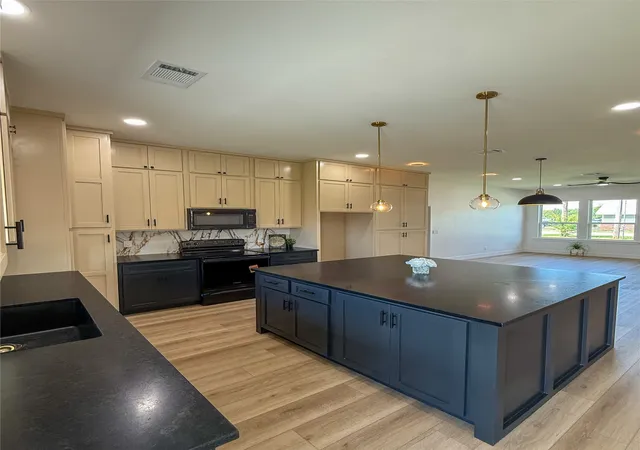 Photo 4 of Single family home for sale at 501 N Cleburne Whitney Rd, Rio Vista, TX 76093 | MLS# 21324067 | Listing updated on 2026-07-09