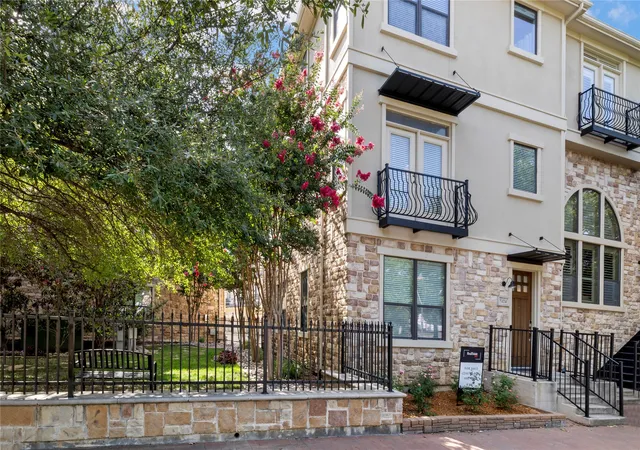 Townhouse for sale at 7424 Bishop Rd, Plano, TX 75024 | MLS# 21325164