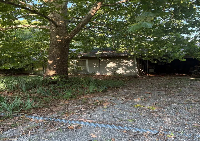 Photo 3 of Single family home for sale at 610 S Magnolia Ave, Pottsboro, TX 75076 | MLS# 21318604 | Listing updated on 2026-08-11