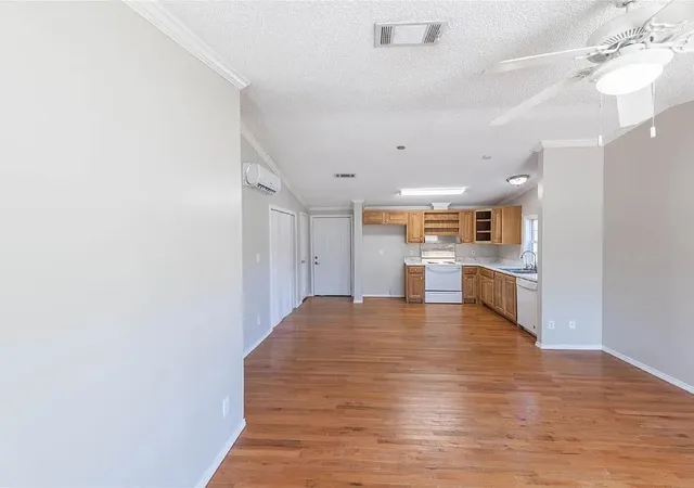 Photo 3 of House for sale at 121 Windy Creek, Springtown, TX 76082 | MLS# 21325382 | Listing updated on 2026-07-09