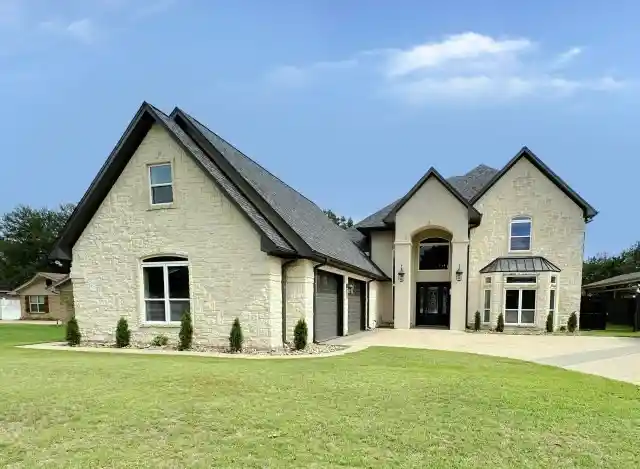 Photo 1 of Single family home for sale at 201 Casas Del Sur St, Granbury, TX 76049 | MLS# 21325340 | Listing updated on 2026-10-09