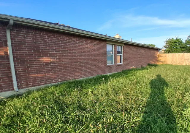 Photo 3 of Single family home for sale at 1200 Hampton Dr, Forney, TX 75126 | MLS# 21323626 | Listing updated on 2026-10-07