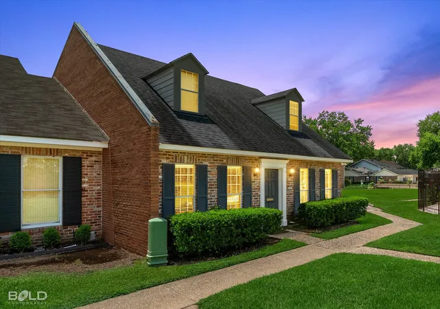 Photo 3 of Sale Pending at 20 Tealwood St, Shreveport, LA 71104 | MLS# 21325466 | Listing updated on 2026-07-15