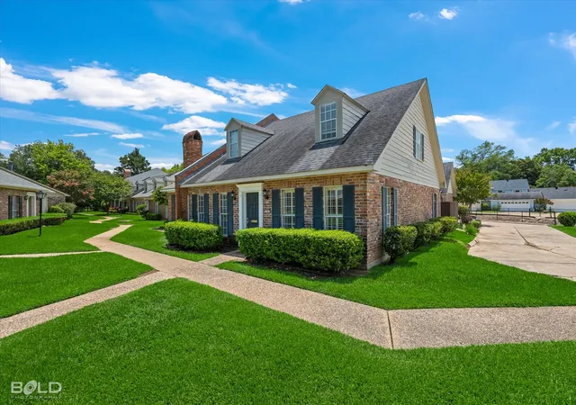 Photo 4 of Sale Pending at 20 Tealwood St, Shreveport, LA 71104 | MLS# 21325466 | Listing updated on 2026-07-15