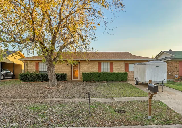 Photo 1 of Sale Pending at 2214 Kirby Smith Dr, Bossier City, LA 71112 | MLS# 21325481 | Listing updated on 2026-08-21