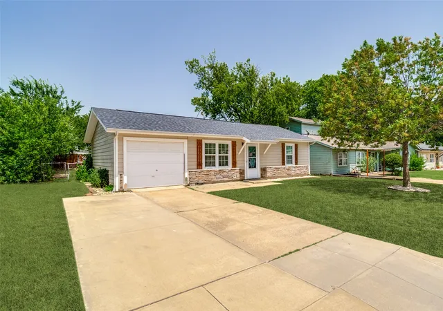 Photo 2 of Sale Pending at 346 Lorna St, Burleson, TX 76028 | MLS# 21320905 | Listing updated on 2026-08-18