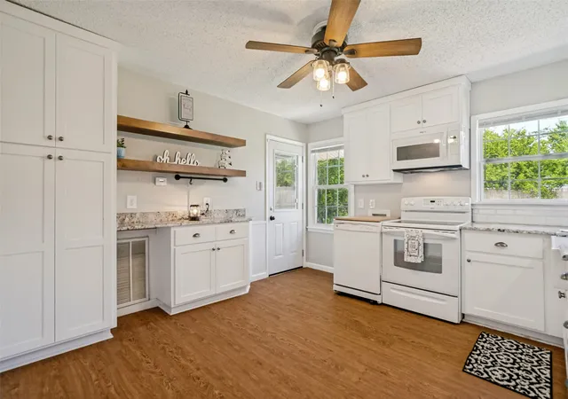 Photo 3 of Sale Pending at 346 Lorna St, Burleson, TX 76028 | MLS# 21320905 | Listing updated on 2026-08-18
