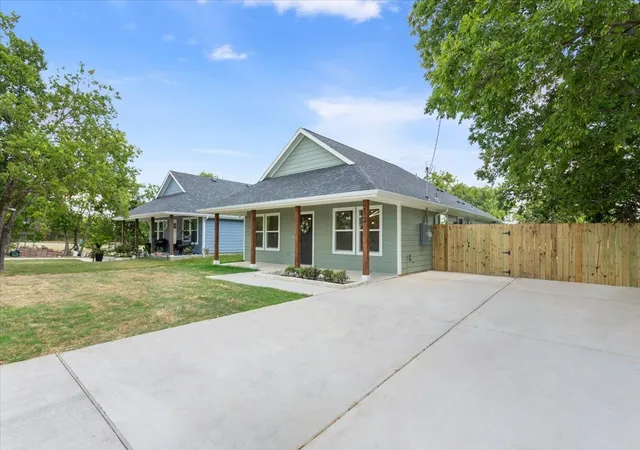 Homes for sale in Hillsboro, TX | 212 W Madison St, Hillsboro, TX 76645 | MLS# 21325009