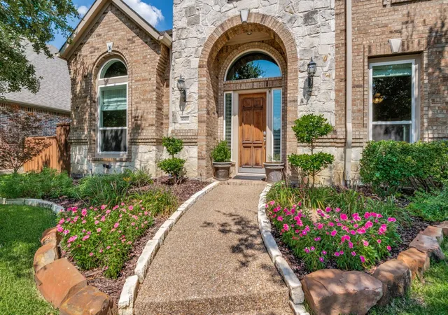 Photo 2 of Single family home for sale at 8520 Shady Shore Dr, Frisco, TX 75036 | MLS# 21318143 | Listing updated on 2026-08-30
