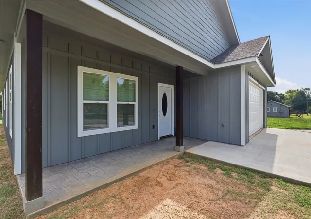 Photo 3 of Single family home for sale at 1201 E 8th St, Mount Pleasant, TX 75455 | MLS# 21325318 | Listing updated on 2026-07-09