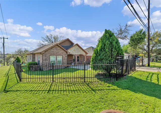 Photo 2 of Single family home for sale at 3022 Loving Ave, Fort Worth, TX 76106 | MLS# 21325557 | Listing updated on 2026-08-18