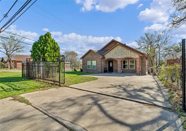 Photo 4 of Single family home for sale at 3022 Loving Ave, Fort Worth, TX 76106 | MLS# 21325557 | Listing updated on 2026-08-18
