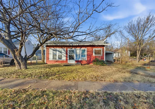 Photo 2 of Single family home for sale at 309 S Ostrom Ave, Eastland, TX 76448 | MLS# 21325536 | Listing updated on 2026-09-03