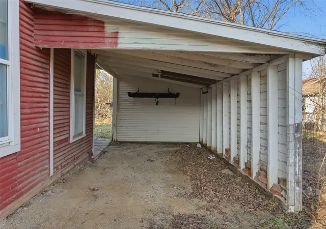 Photo 3 of Single family home for sale at 309 S Ostrom Ave, Eastland, TX 76448 | MLS# 21325536 | Listing updated on 2026-09-03