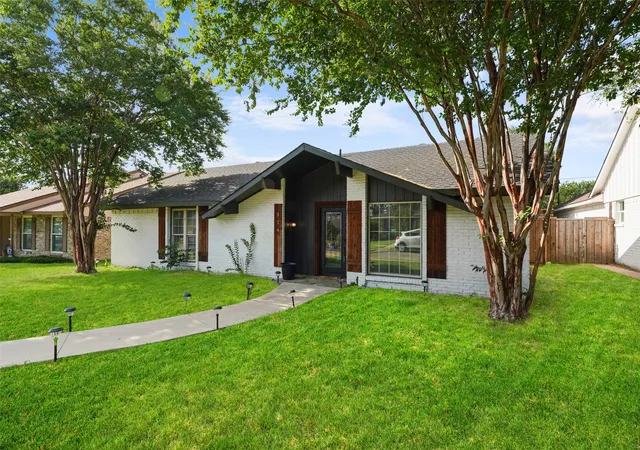 Photo 3 of Sale Pending at 3141 Darvany Dr, Dallas, TX 75220 | MLS# 21325599 | Listing updated on 2026-07-26