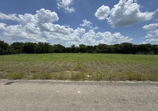 Photo 3 of Sale Pending at 172 Cooper Ln, Van Alstyne, TX 75495 | MLS# 21325297 | Listing updated on 2026-09-25