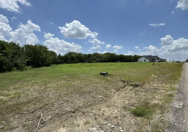 Photo 4 of Sale Pending at 172 Cooper Ln, Van Alstyne, TX 75495 | MLS# 21325297 | Listing updated on 2026-09-25