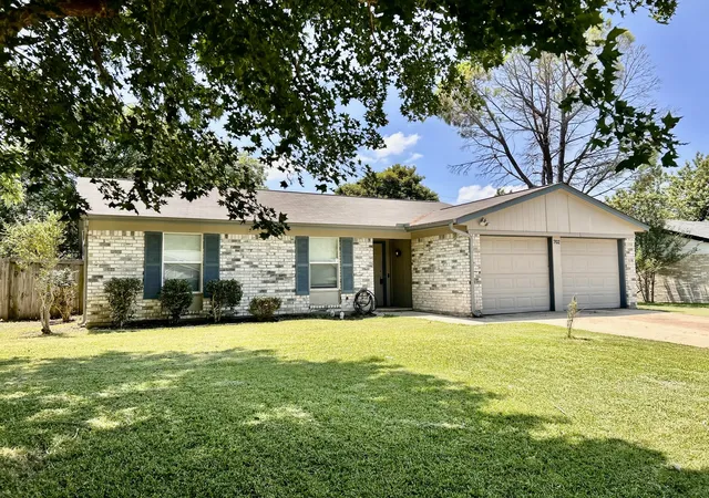 Photo 1 of Single family home for sale at 702 Meadowview Dr, Mansfield, TX 76063 | MLS# 21323254 | Listing updated on 2026-09-28