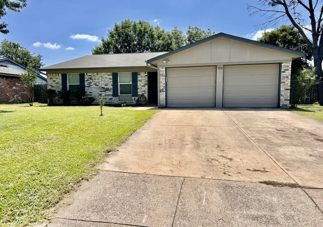 Photo 2 of Single family home for sale at 702 Meadowview Dr, Mansfield, TX 76063 | MLS# 21323254 | Listing updated on 2026-09-28