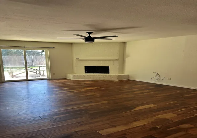 Photo 4 of Single family home for sale at 702 Meadowview Dr, Mansfield, TX 76063 | MLS# 21323254 | Listing updated on 2026-09-28