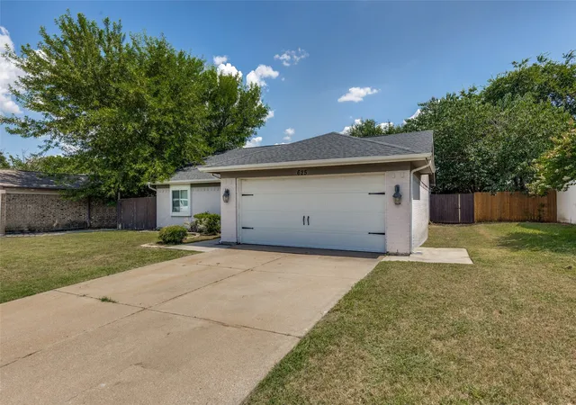 Photo 2 of Single family home for sale at 625 Park Center Blvd, Saginaw, TX 76179 | MLS# 21325447 | Listing updated on 2026-10-08