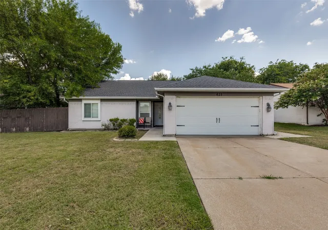 Photo 3 of Single family home for sale at 625 Park Center Blvd, Saginaw, TX 76179 | MLS# 21325447 | Listing updated on 2026-10-08