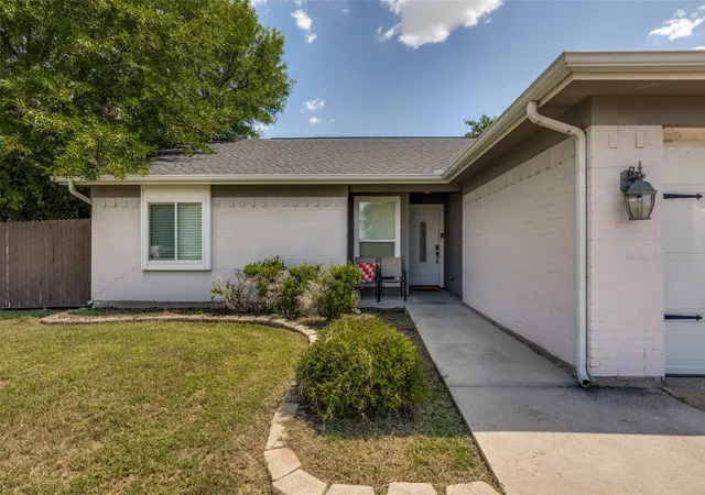 Photo 3 of Single family home for sale at 625 Park Center Blvd, Saginaw, TX 76179 | MLS# 21325447 | Listing updated on 2026-10-08