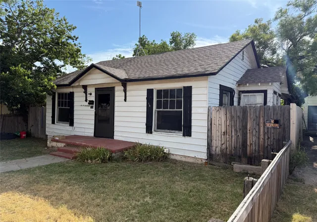 Photo 1 of Multi family home for sale at 117 Victoria St, Abilene, TX 79603 | MLS# 21325505 | Listing updated on 2026-07-09
