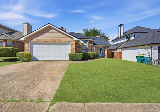 Photo 3 of Single family home for sale at 912 Turner Ct, Cedar Hill, TX 75104 | MLS# 21325706 | Listing updated on 2026-10-07