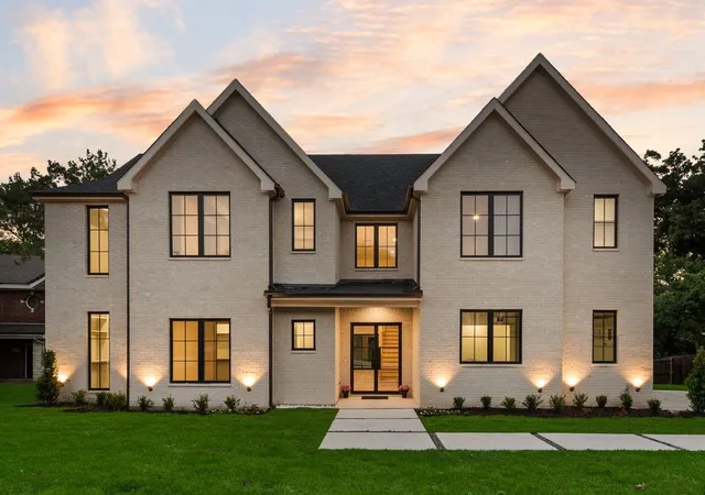 1st image of 10 Brook Hollow Ln, Trophy Club, TX 76262 | MLS# 21325710
