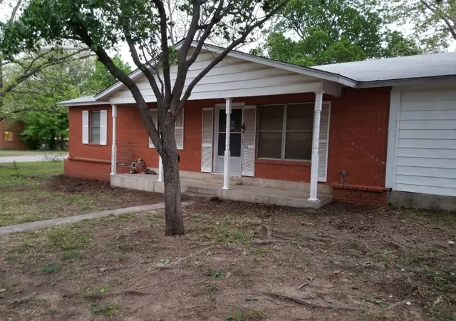 Photo 2 of Single family home for sale at 201 Hillcrest Dr, Nocona, TX 76255 | MLS# 21321870 | Listing updated on 2026-07-09