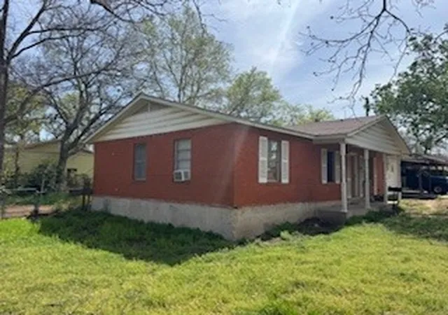 Photo 3 of Single family home for sale at 201 Hillcrest Dr, Nocona, TX 76255 | MLS# 21321870 | Listing updated on 2026-07-09