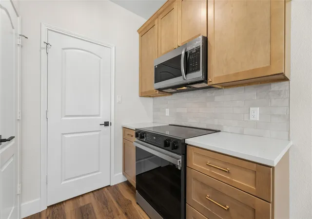 Photo 4 of Sale Pending at 3504 Silverado Trl, Roanoke, TX 76262 | MLS# 21325050 | Listing updated on 2026-08-22