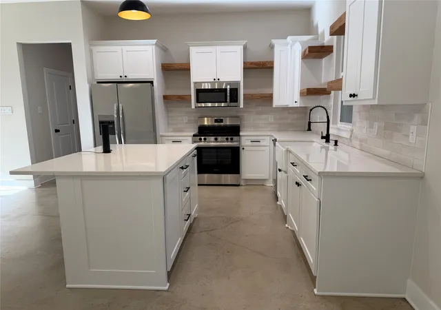 Photo 3 of Single family home for sale at 304 Lake Rd, Plain Dealing, LA 71064 | MLS# 21325733 | Listing updated on 2026-07-13