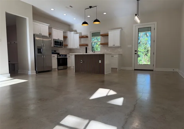 Photo 3 of Single family home for sale at 304 Lake Rd, Plain Dealing, LA 71064 | MLS# 21325733 | Listing updated on 2026-07-13