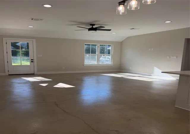 Photo 4 of Single family home for sale at 304 Lake Rd, Plain Dealing, LA 71064 | MLS# 21325733 | Listing updated on 2026-07-13