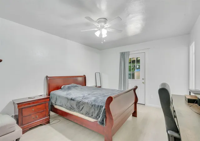 4th image of 1832 Steinburg Ln, Fort Worth, TX 76134 | MLS# 21320433