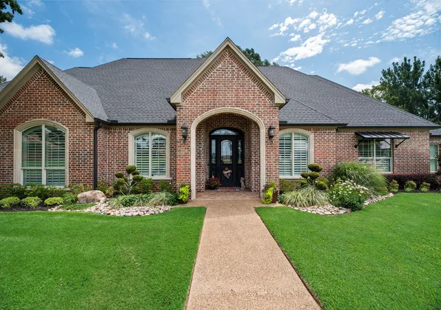 Photo 1 of Single family home for sale at 2000 Scott Pl, Corsicana, TX 75110 | MLS# 21325655 | Listing updated on 2026-07-09