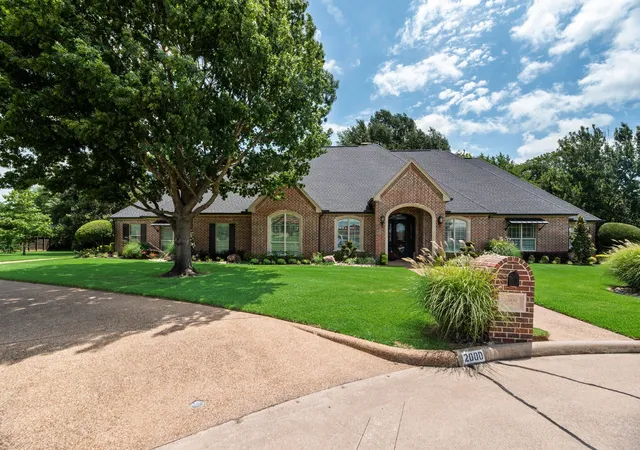 Photo 2 of Single family home for sale at 2000 Scott Pl, Corsicana, TX 75110 | MLS# 21325655 | Listing updated on 2026-07-09