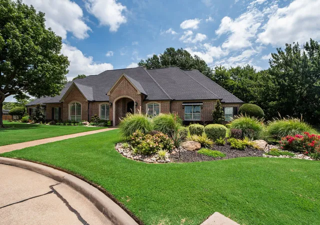 Photo 3 of Single family home for sale at 2000 Scott Pl, Corsicana, TX 75110 | MLS# 21325655 | Listing updated on 2026-07-09