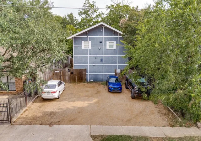 Photo 1 of Multi family home for sale at 735 W 10th St, Dallas, TX 75208 | MLS# 21325836 | Listing updated on 2026-07-22