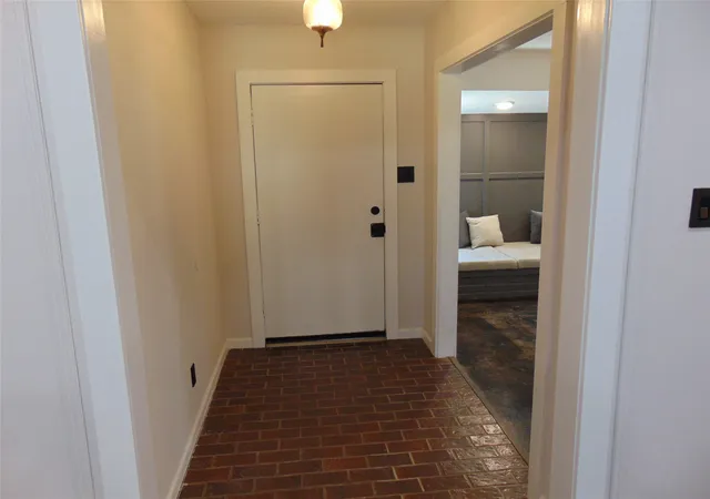 Photo 3 of Single family home for sale at 9 Whispering Ln, Lake Dallas, TX 75065 | MLS# 21325866 | Listing updated on 2026-09-19