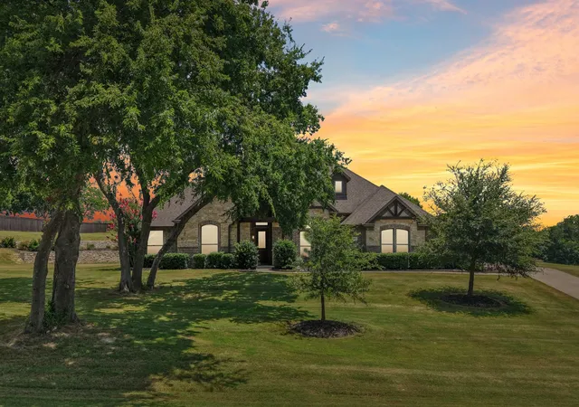 Photo 1 of Single family home for sale at 2810 Fossil Creek Dr, Midlothian, TX 76065 | MLS# 21323179 | Listing updated on 2026-10-01