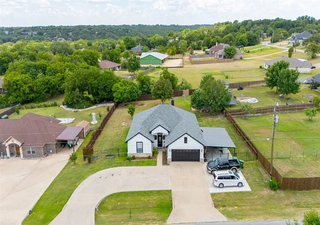 Photo 1 of Single family home for sale at 1305 E Apache Trl, Granbury, TX 76048 | MLS# 21325876 | Listing updated on 2026-08-30