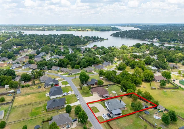 Photo 2 of Single family home for sale at 1305 E Apache Trl, Granbury, TX 76048 | MLS# 21325876 | Listing updated on 2026-08-30