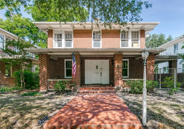 Photo 2 of Single family home for sale at 2212 Lipscomb St, Fort Worth, TX 76110 | MLS# 21325906 | Listing updated on 2026-07-09