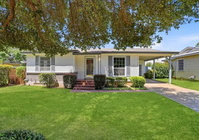 Photo 1 of Sale Pending at 109 Casstevens St, Westworth Village, TX 76114 | MLS# 21325921 | Listing updated on 2026-08-22