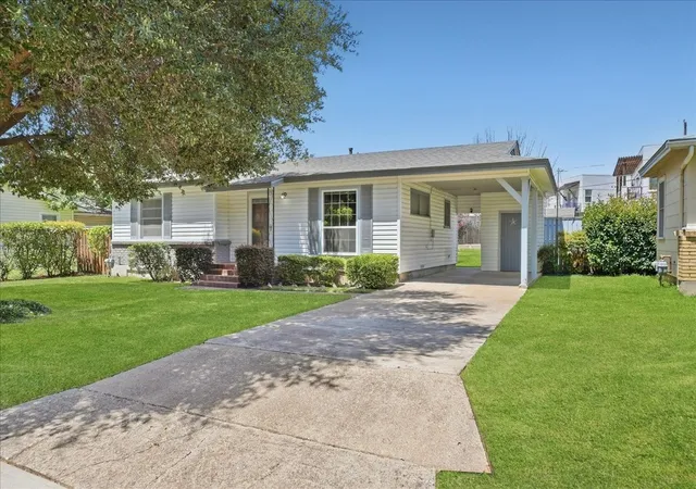 Photo 2 of Sale Pending at 109 Casstevens St, Westworth Village, TX 76114 | MLS# 21325921 | Listing updated on 2026-08-22